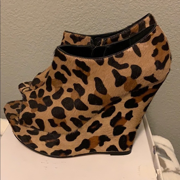 Steve Madden cheetah wedges - Picture 2 of 3